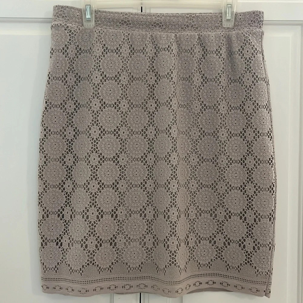 Cato soft stretchy pull on knee shirt crochet like overlay lined taupe Medium